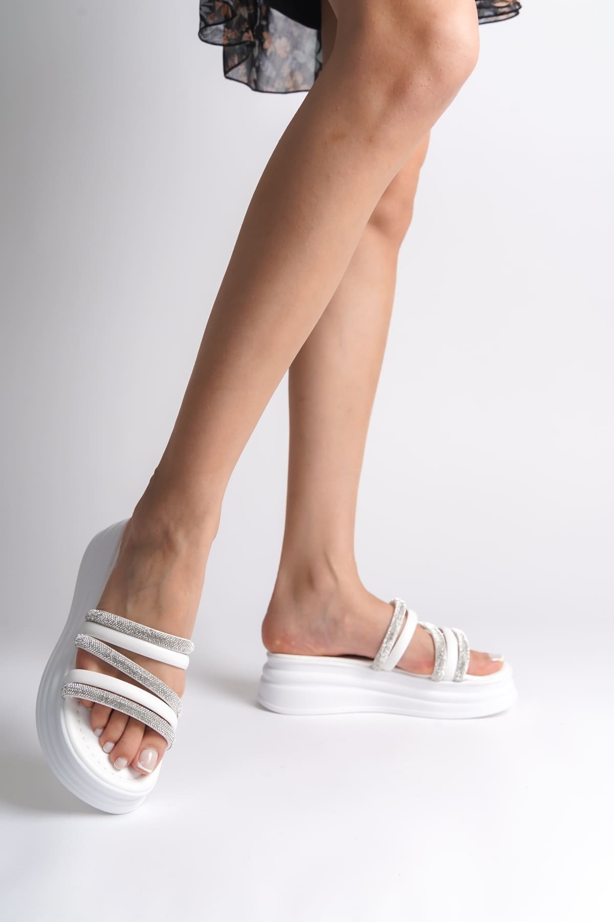 ELISE Düz Topuklu Şeritli Taşlı Kalın ve Ortopedik Taban Kadın Terlik CBT - Beyaz - Görsel 2