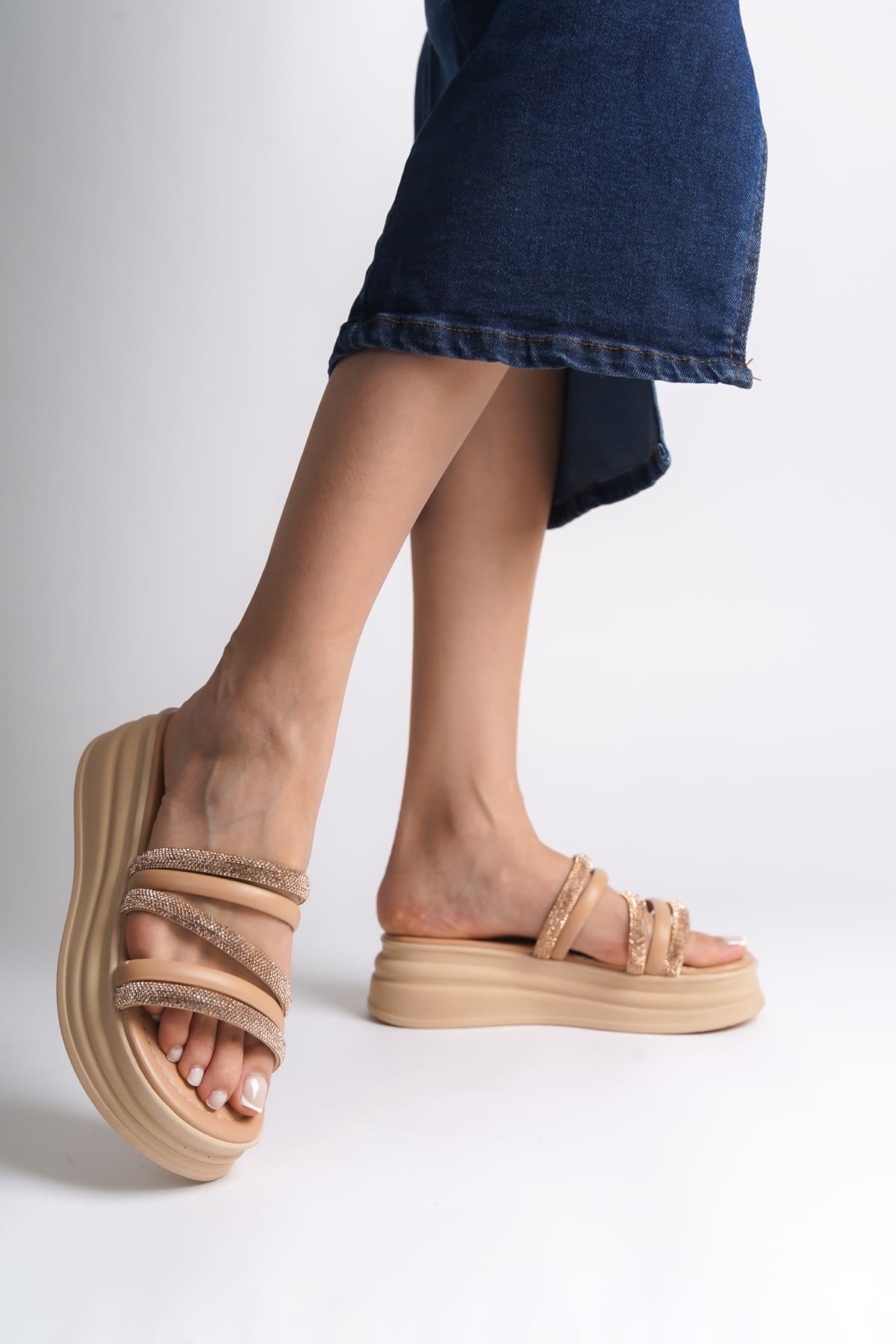 ELISE Düz Topuklu Şeritli Taşlı Kalın ve Ortopedik Taban Kadın Terlik CTT - Ten - Görsel 2