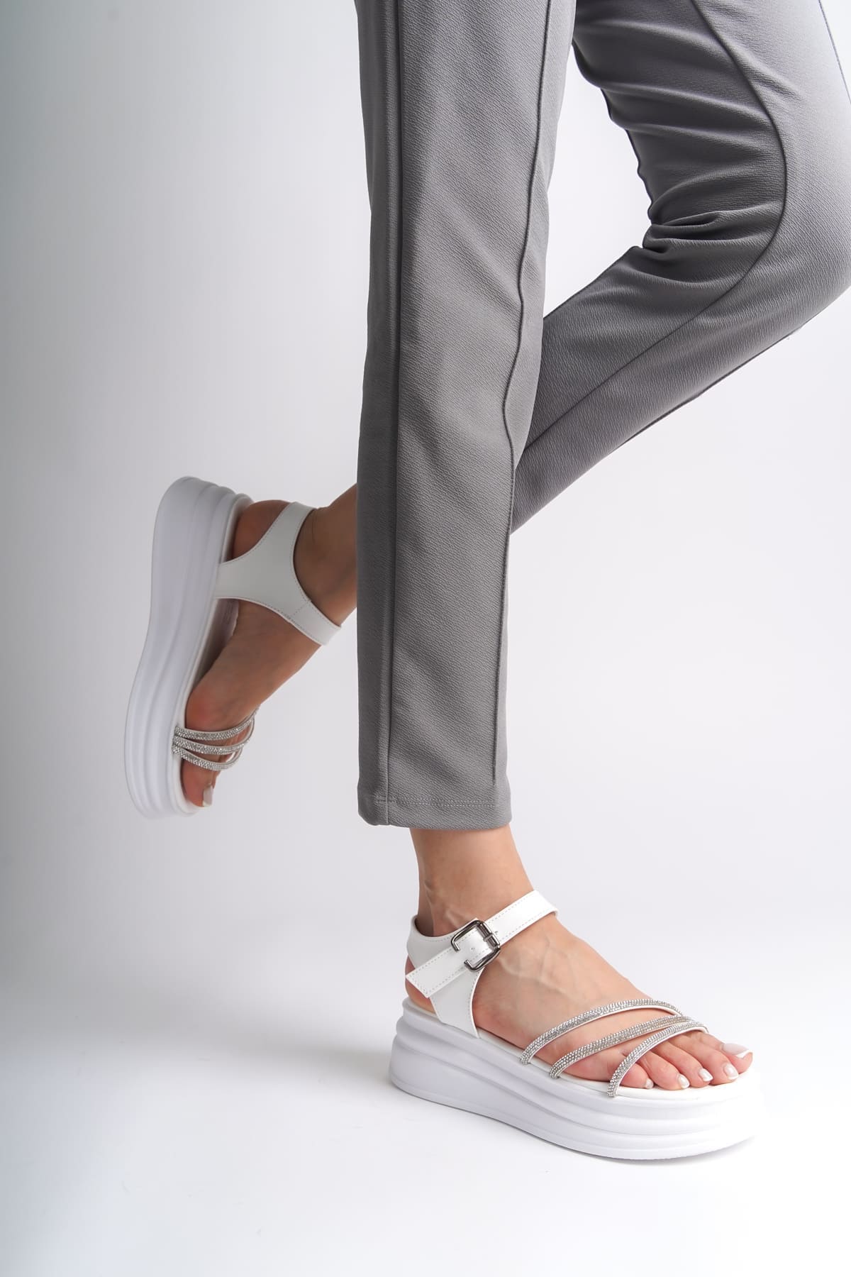 EVA Kalın Tokalı Taşlı Şeritli Ortopedik Taban Kadın Sandalet CBT - Beyaz