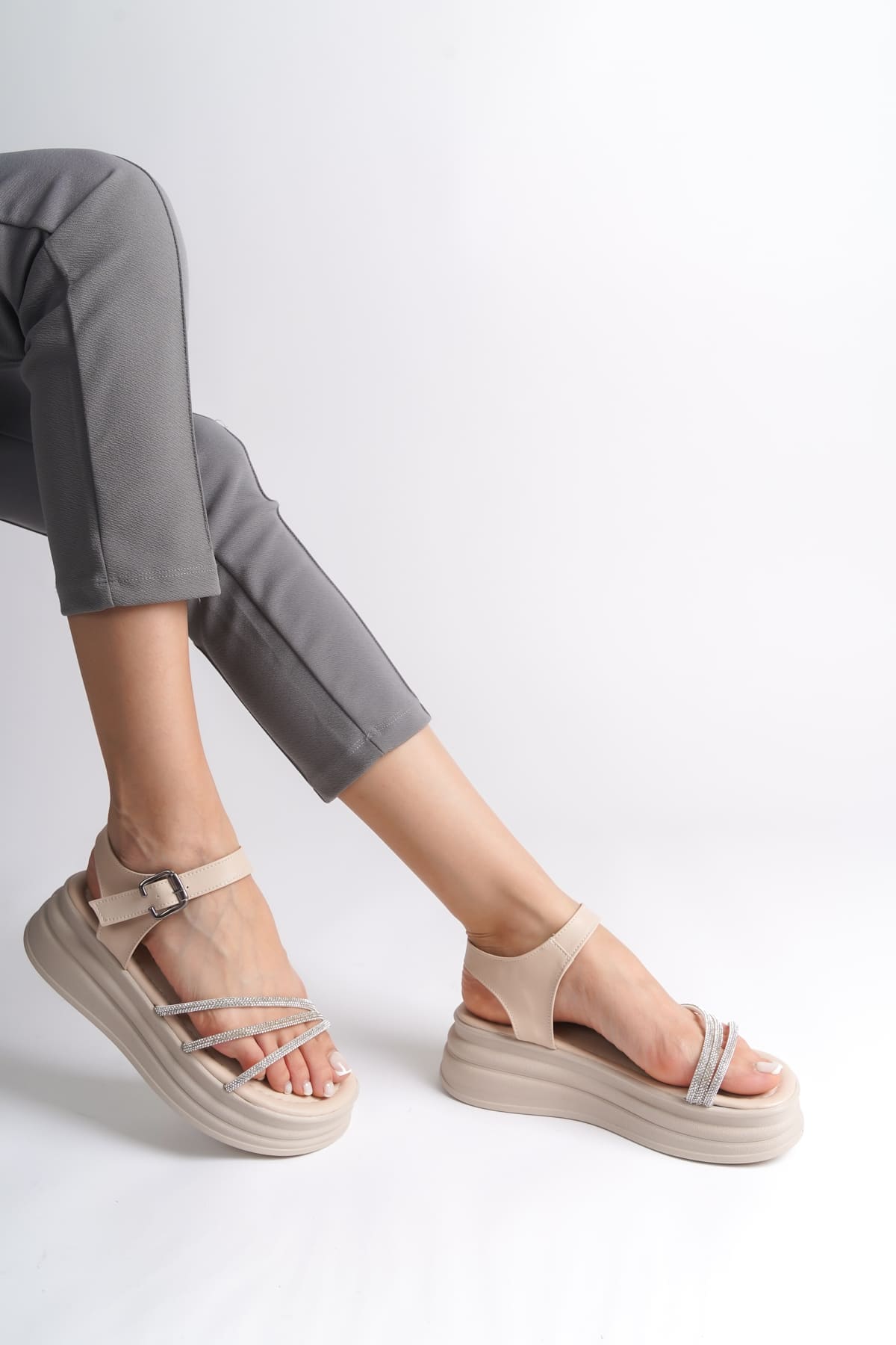 EVA Kalın Tokalı Taşlı Şeritli Ortopedik Taban Kadın Sandalet CKT - Krem - Görsel 2