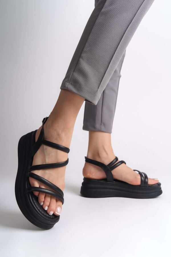 NATALIE İnce Tokalı Şerit Detaylı Ortopedik Taban Kadın Sandalet  CST - Siyah