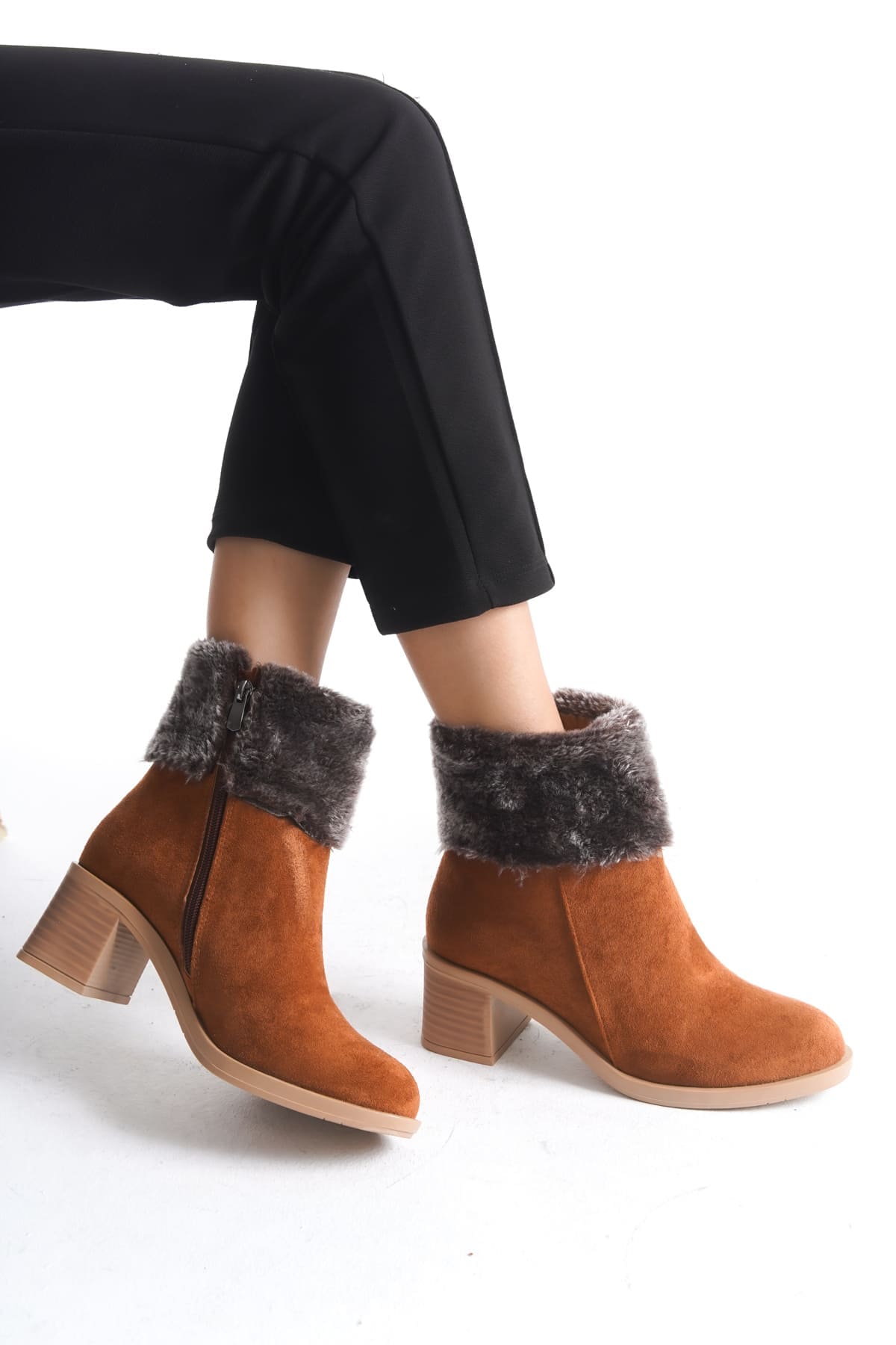 KATYA Fermuarlı Ortopedik Taban Topuklu Kürk Detaylı Süet Kadın Bot STT - Taba - Görsel 3