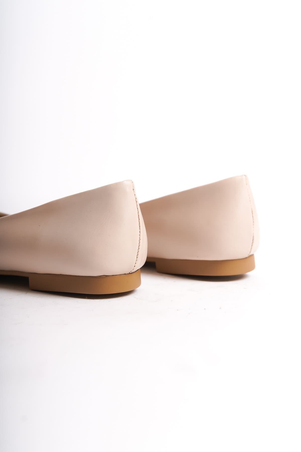 KAYLEE Bağcıksız Ortopedik Rahat Taban Toka Detaylı Kadın Babet Ayakkabı CKT - Krem - Görsel 5