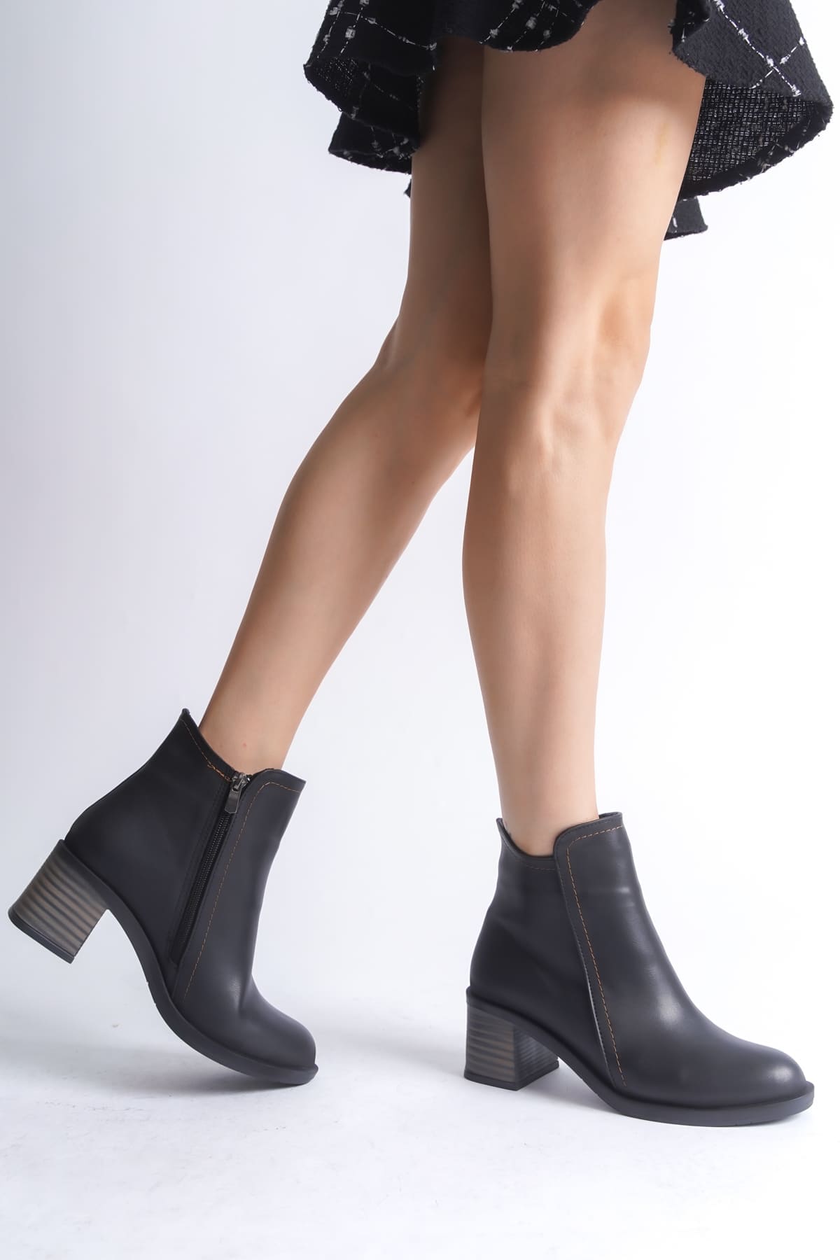 LARISSA Fermuarlı Ortopedik Taban Topuklu Kadın Bot CST - Siyah - Görsel 2