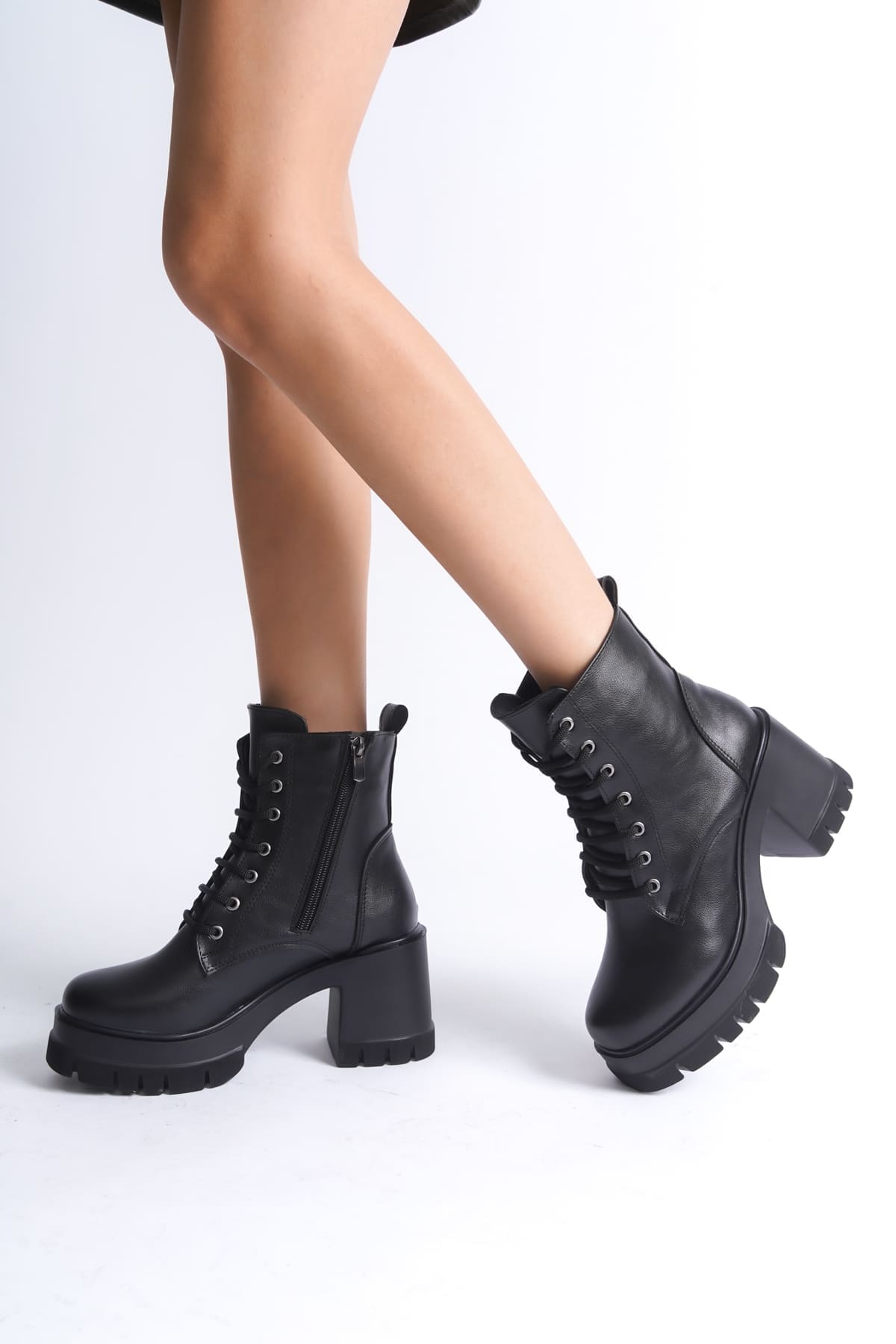 LAUREN Bağcıklı Fermuarlı Ortopedik Taban Topuklu Kadın Bot CST - Siyah - Görsel 2