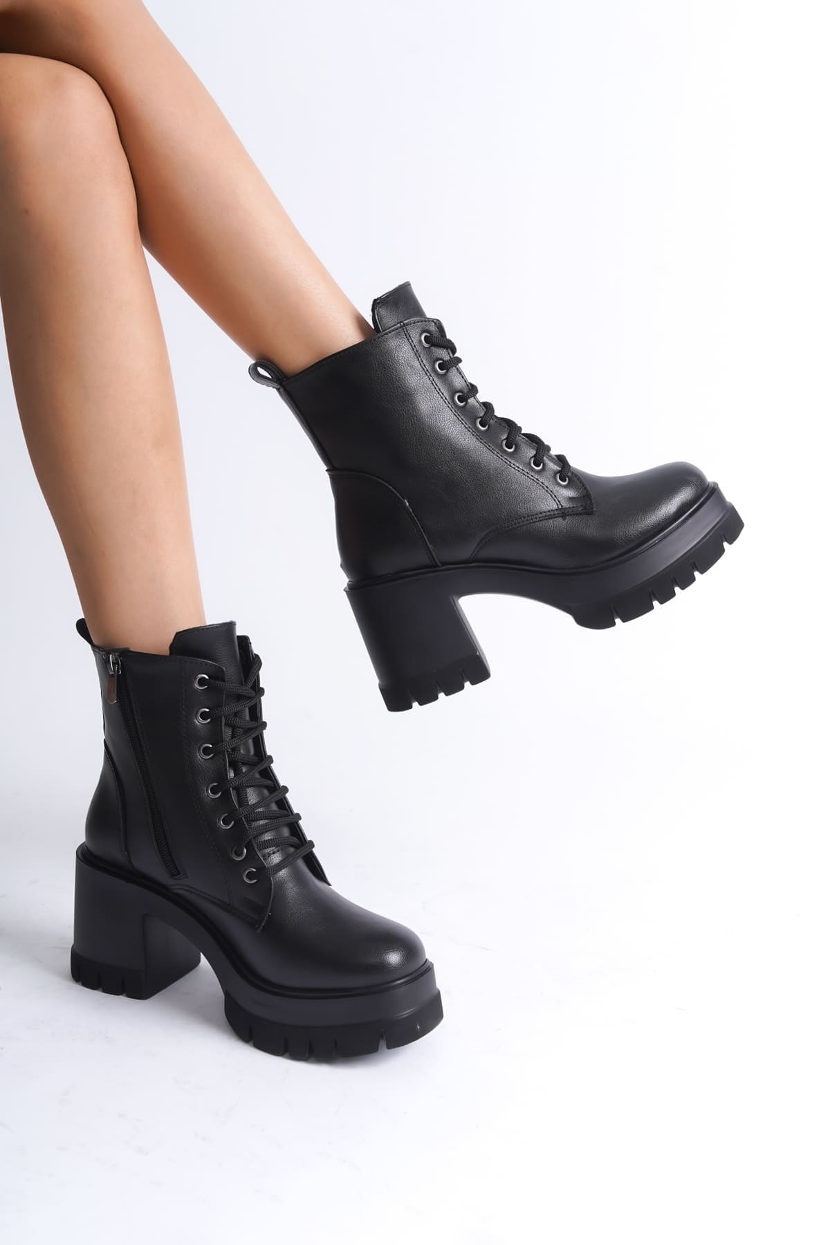 LAUREN Bağcıklı Fermuarlı Ortopedik Taban Topuklu Kadın Bot CST - Siyah - Görsel 3