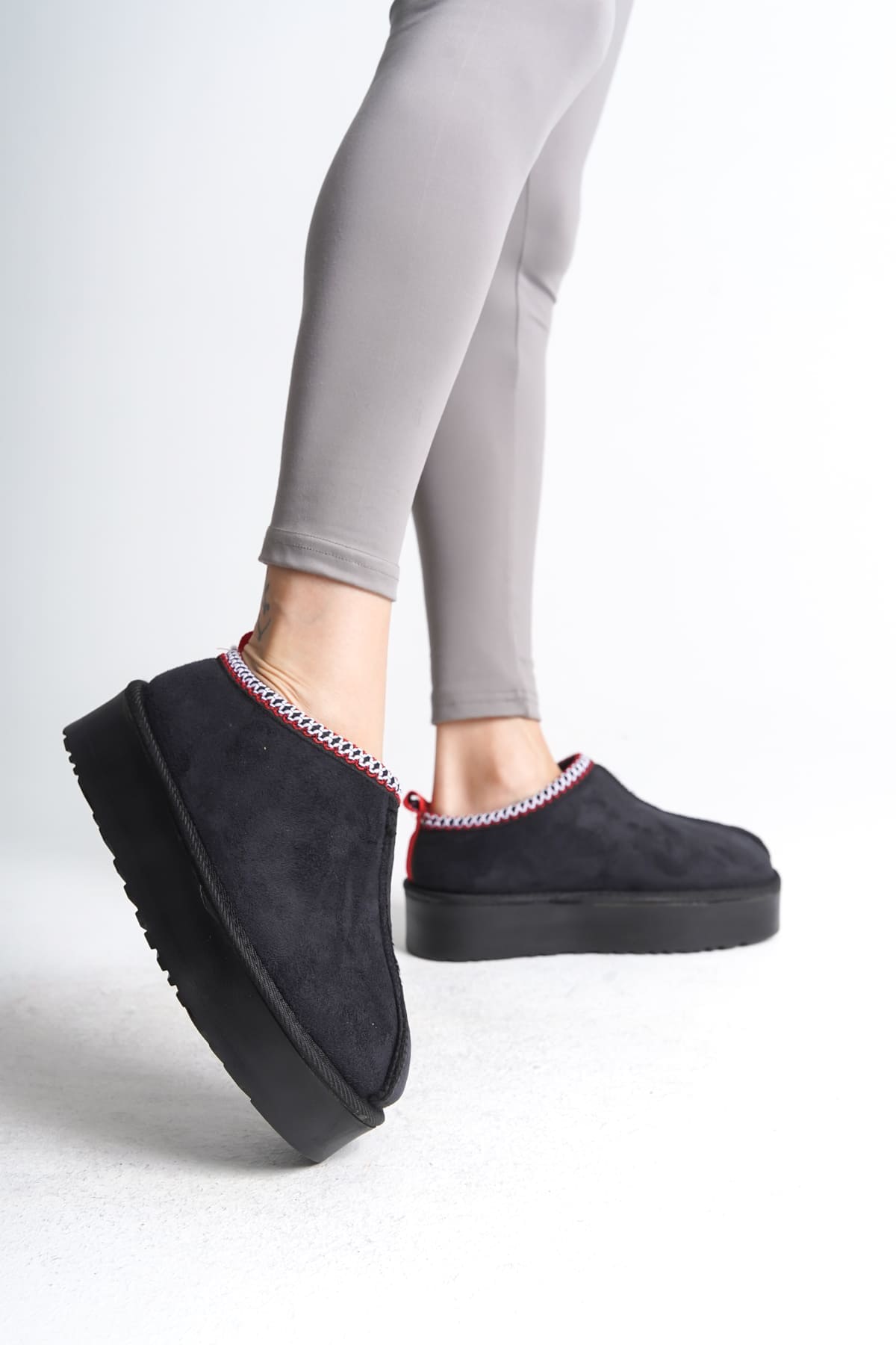 LEILA Bağcıksız Düz ve Kalın Taban İçi Kürklü Kısa Süet Kadın Bot SST - Siyah - Görsel 2