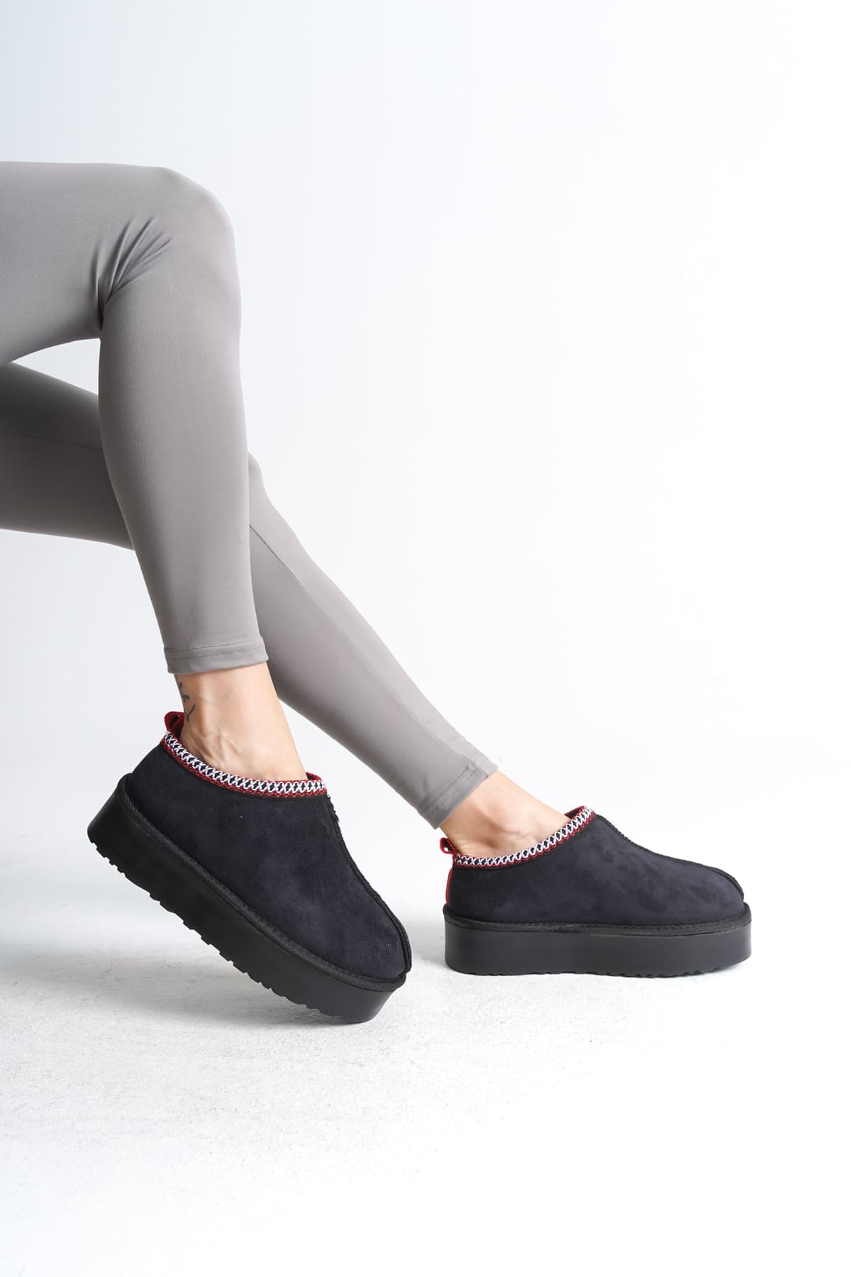 LEILA Bağcıksız Düz ve Kalın Taban İçi Kürklü Kısa Süet Kadın Bot SST - Siyah - Görsel 3