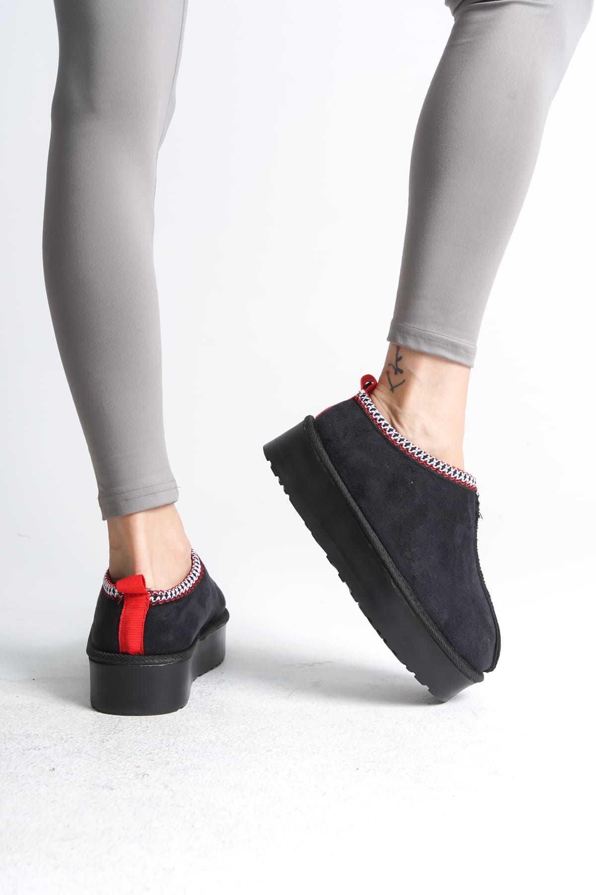 LEILA Bağcıksız Düz ve Kalın Taban İçi Kürklü Kısa Süet Kadın Bot SST - Siyah - Görsel 4