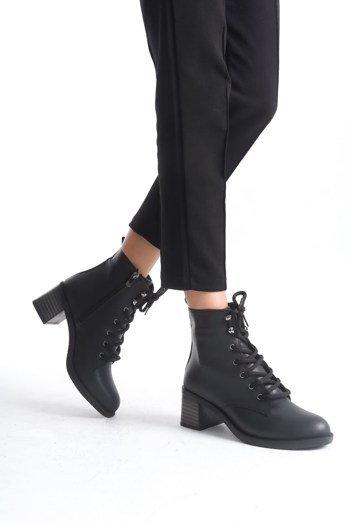 LENA Bağcıklı Fermuarlı Ortopedik Taban Topuklu Kadın Bot CST - Siyah - Görsel 2