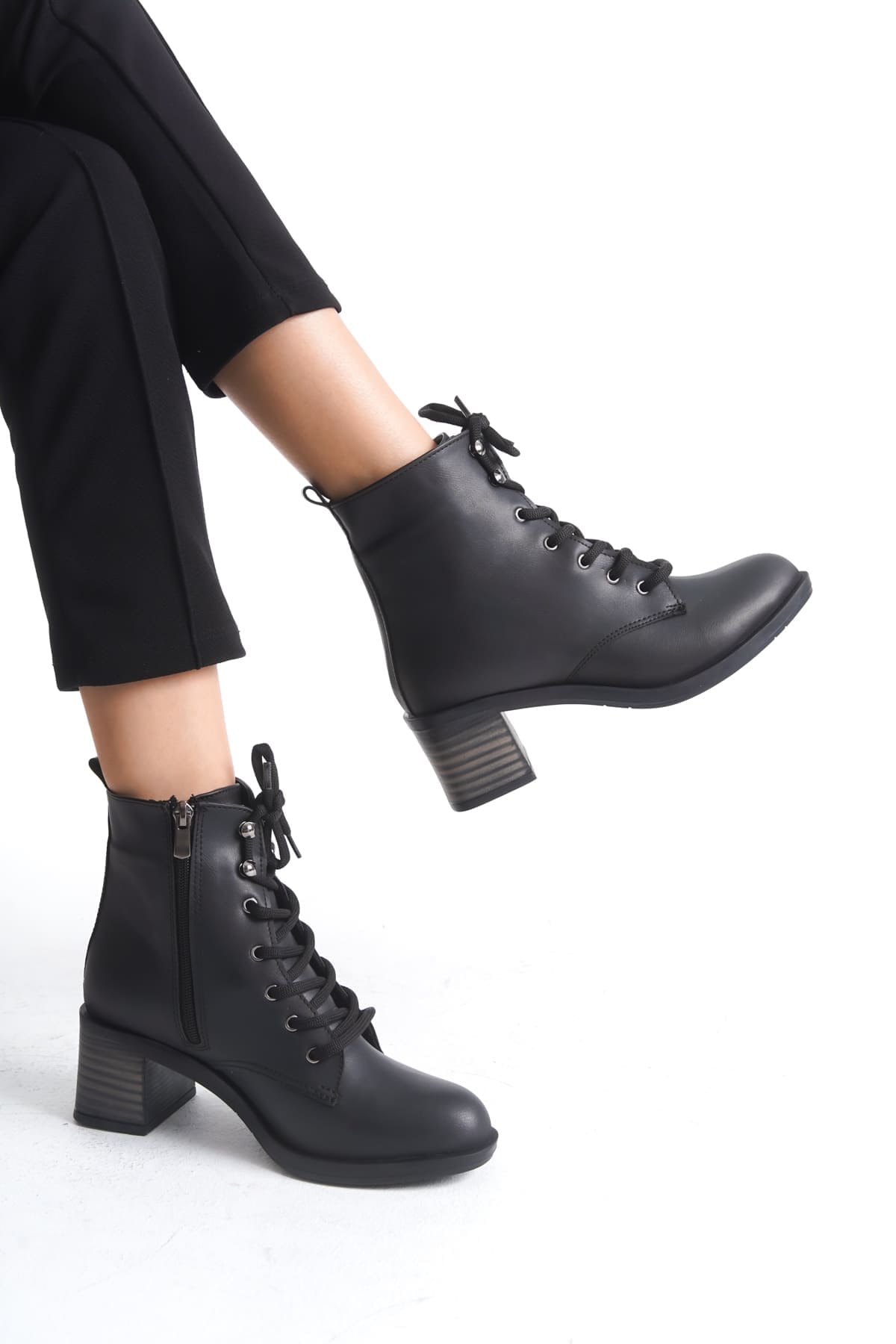 LENA Bağcıklı Fermuarlı Ortopedik Taban Topuklu Kadın Bot CST - Siyah - Görsel 3