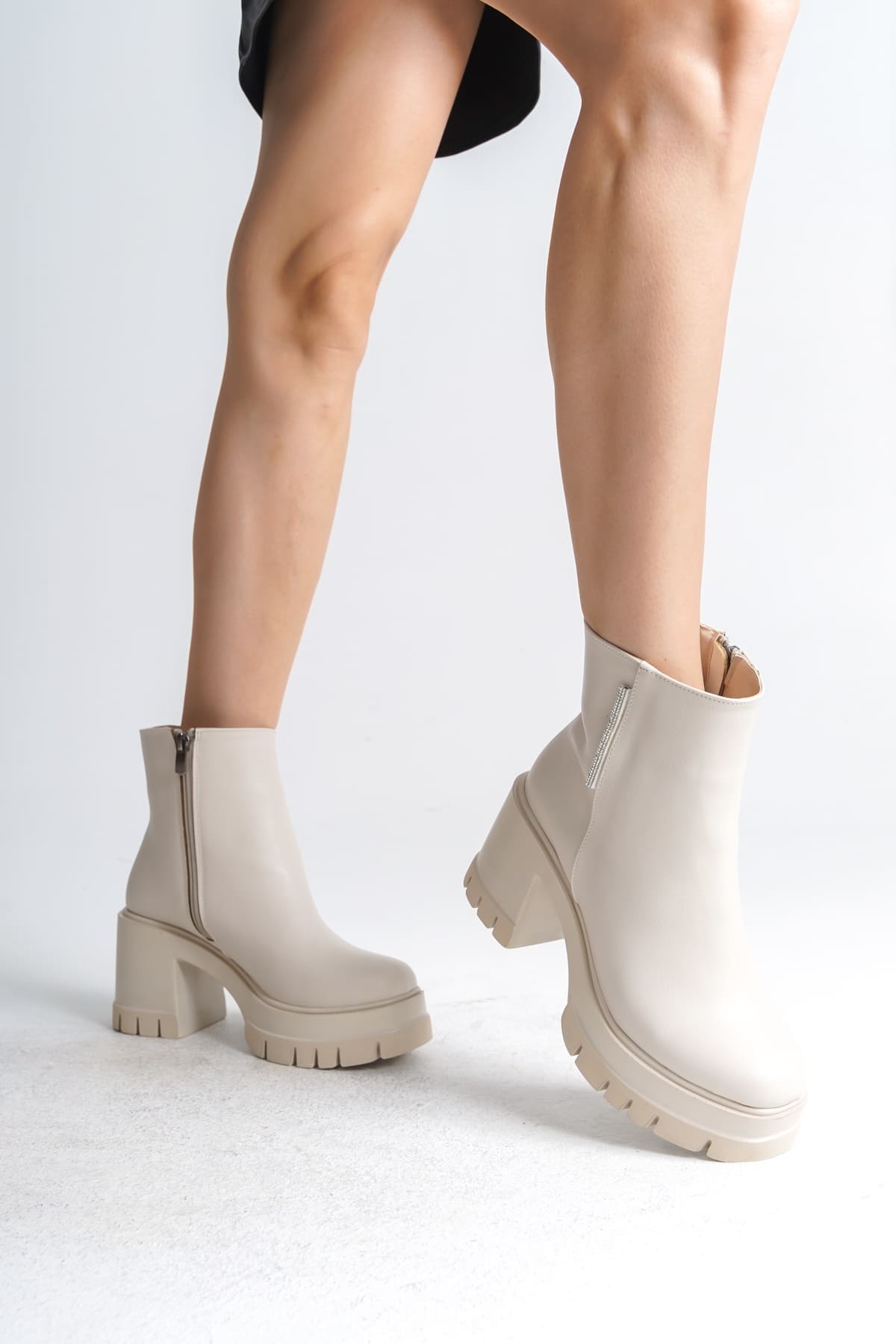 LISSE Fermuarlı Ortopedik Taban Kalın Topuklu Kadın Bot CKT - Krem - Görsel 3