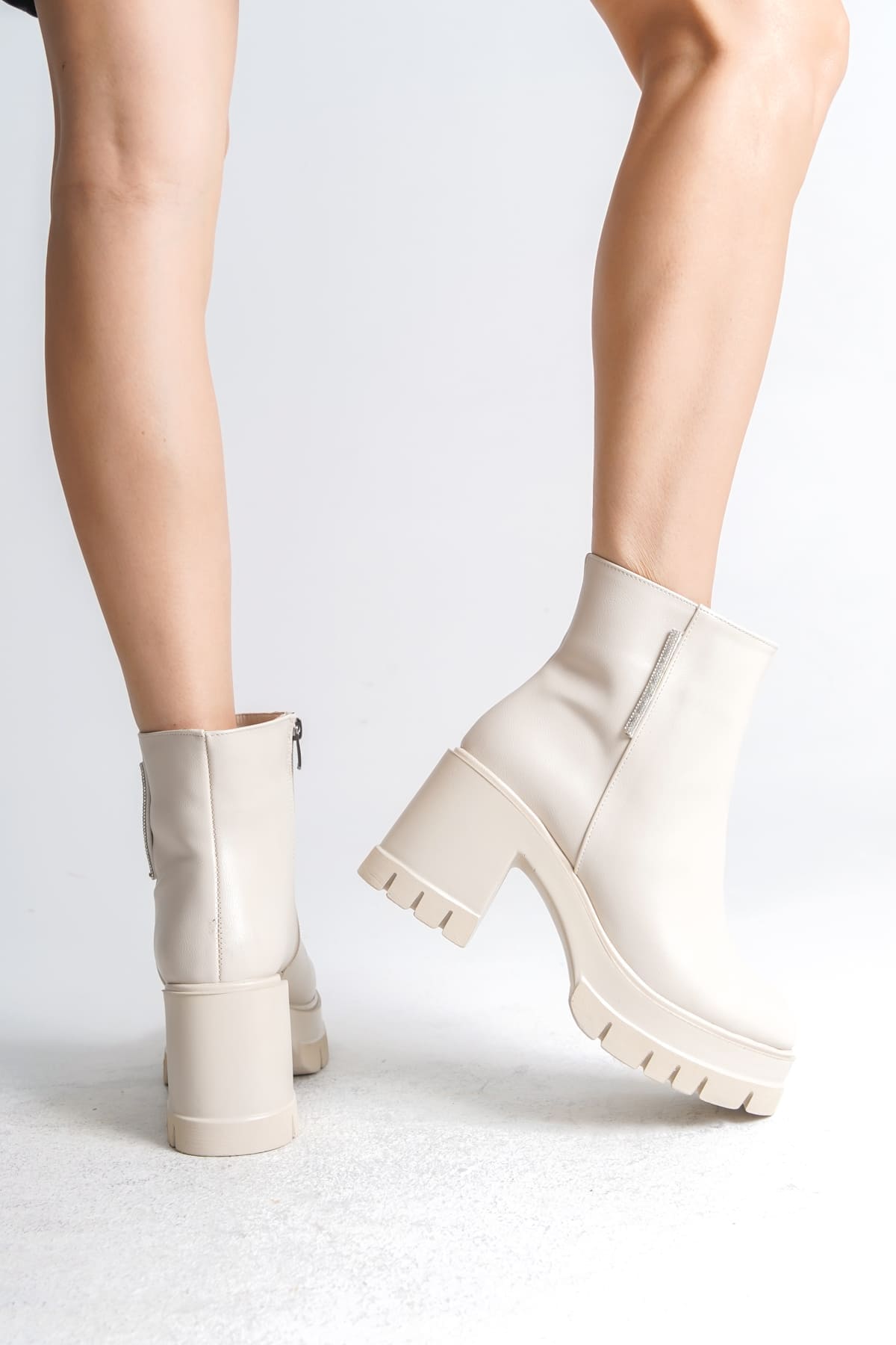 LISSE Fermuarlı Ortopedik Taban Kalın Topuklu Kadın Bot CKT - Krem - Görsel 4