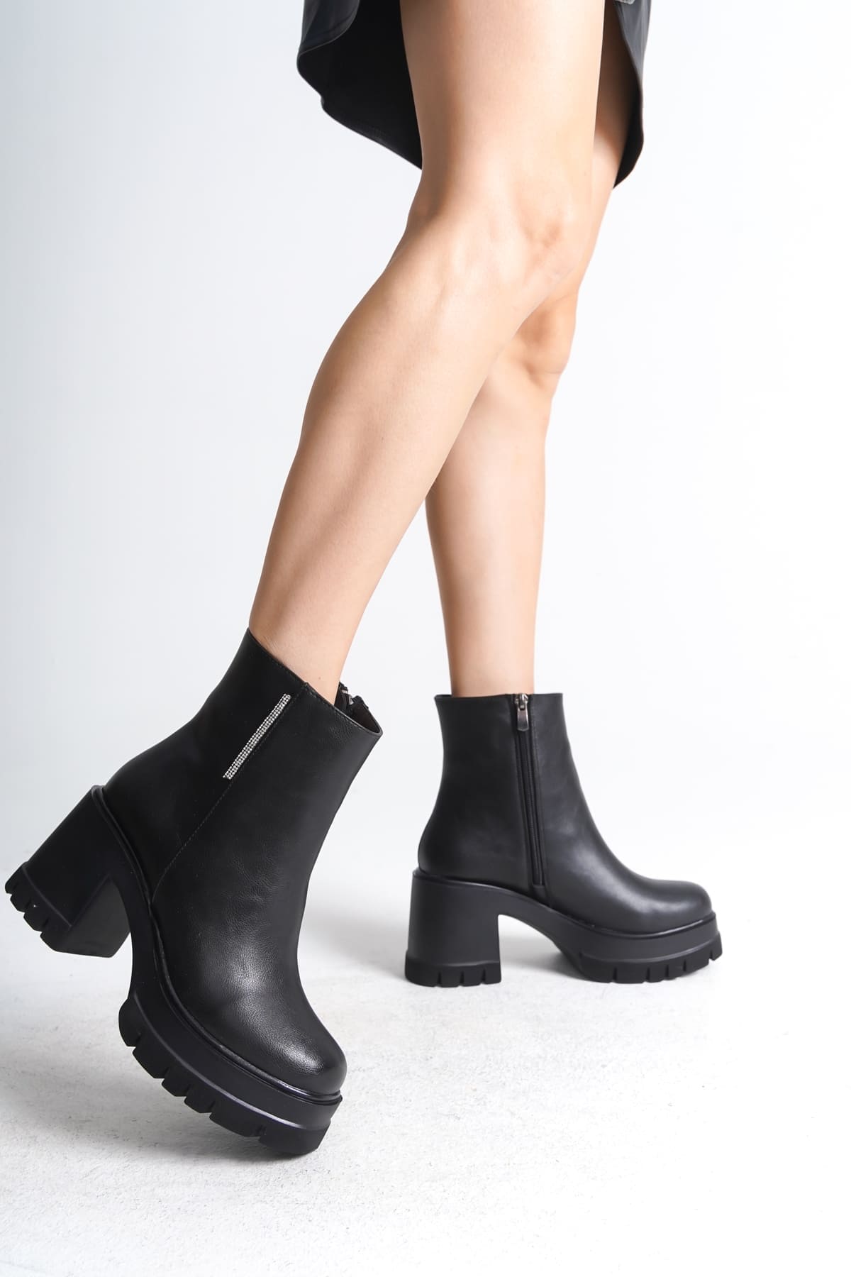 LISSE Fermuarlı Ortopedik Taban Kalın Topuklu Kadın Bot CST - Siyah - Görsel 2
