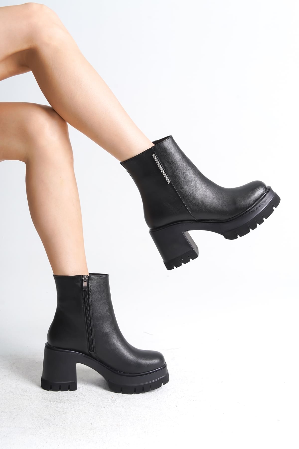LISSE Fermuarlı Ortopedik Taban Kalın Topuklu Kadın Bot CST - Siyah - Görsel 3