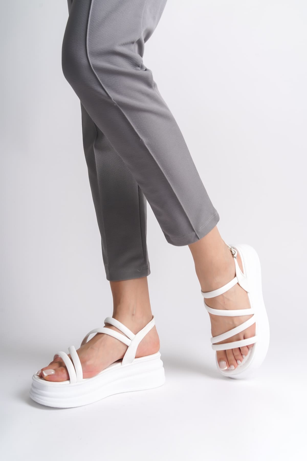 NATALIE İnce Tokalı Şerit Detaylı Ortopedik Taban Kadın Sandalet CBT - Beyaz - Görsel 2
