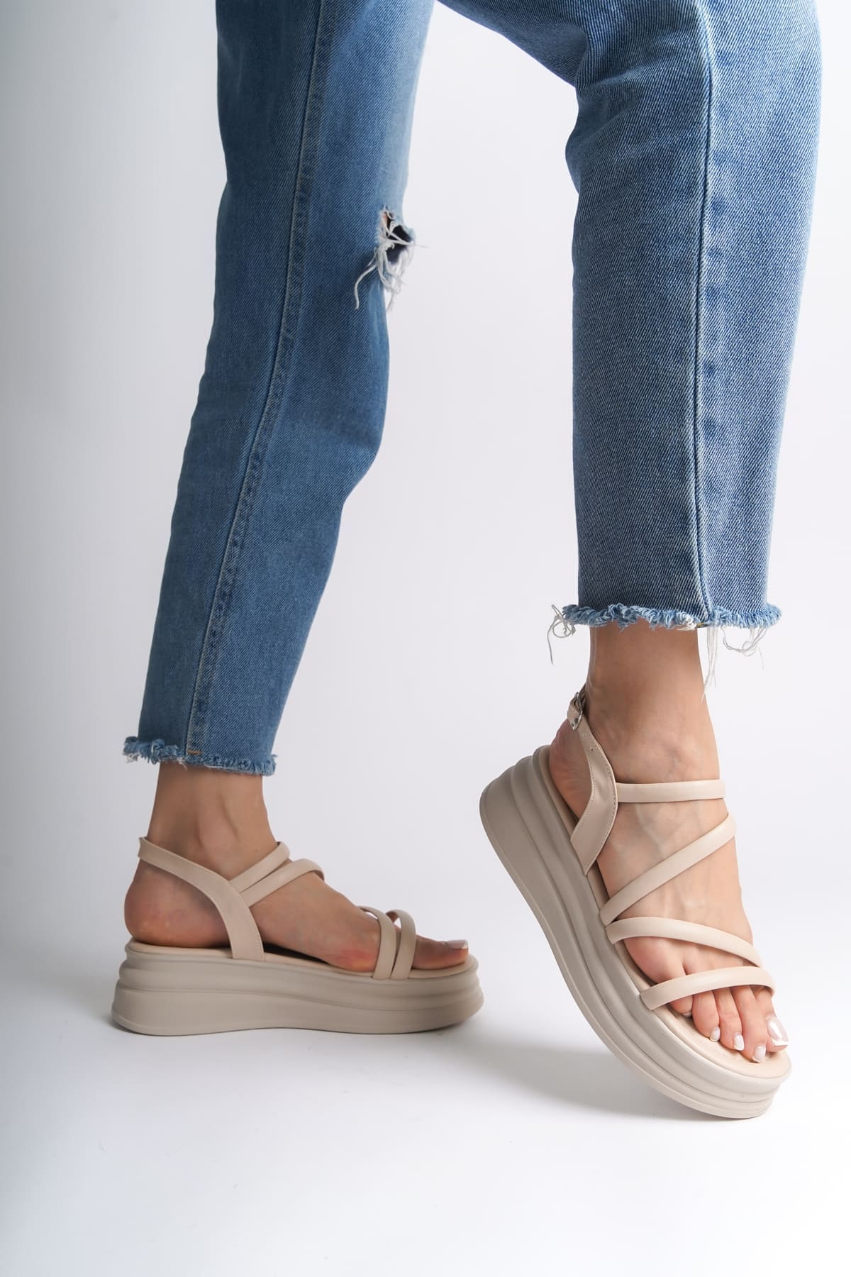 NATALIE İnce Tokalı Şerit Detaylı Ortopedik Taban Kadın Sandalet CKT - Krem - Görsel 2