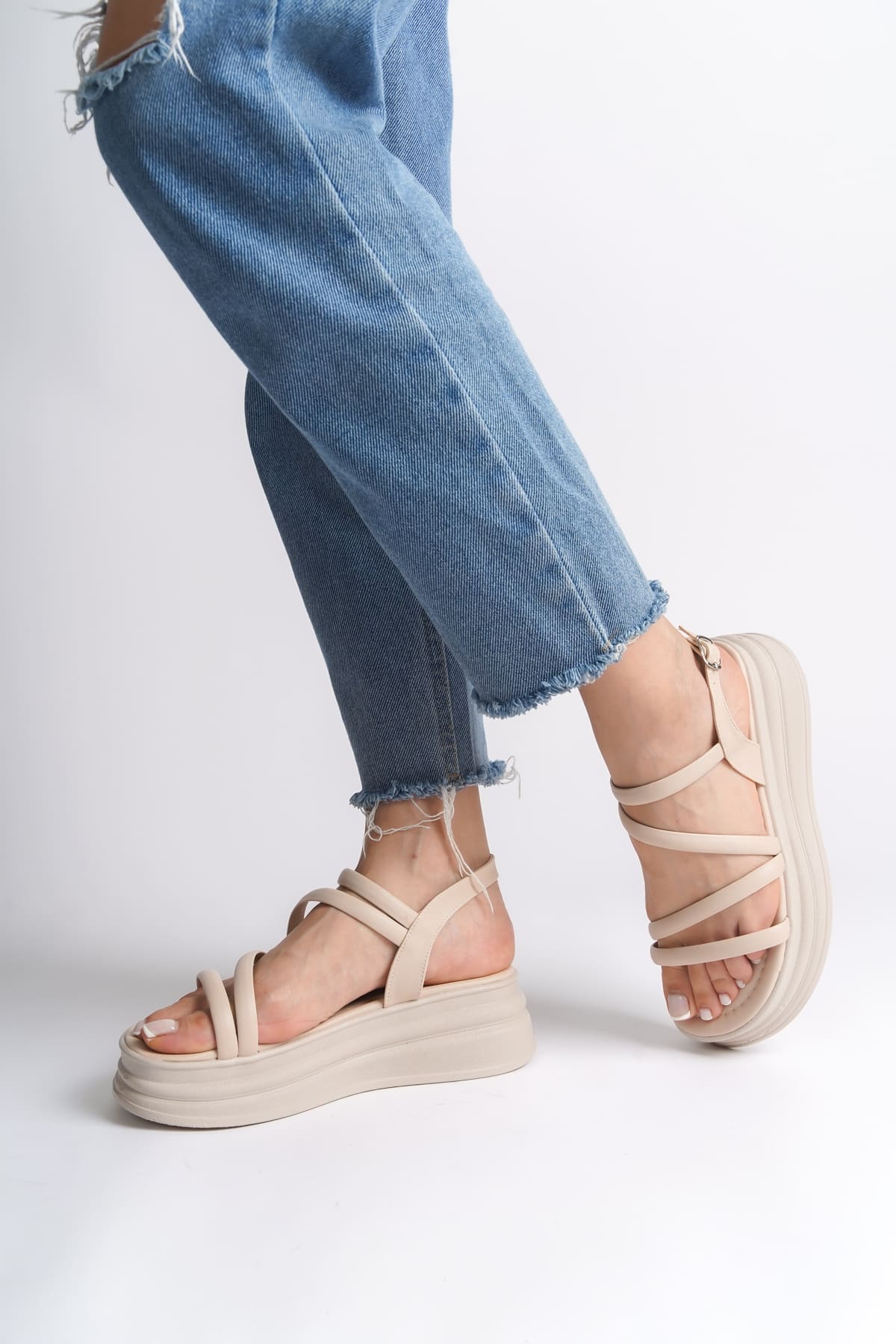 NATALIE İnce Tokalı Şerit Detaylı Ortopedik Taban Kadın Sandalet CKT - Krem - Görsel 3