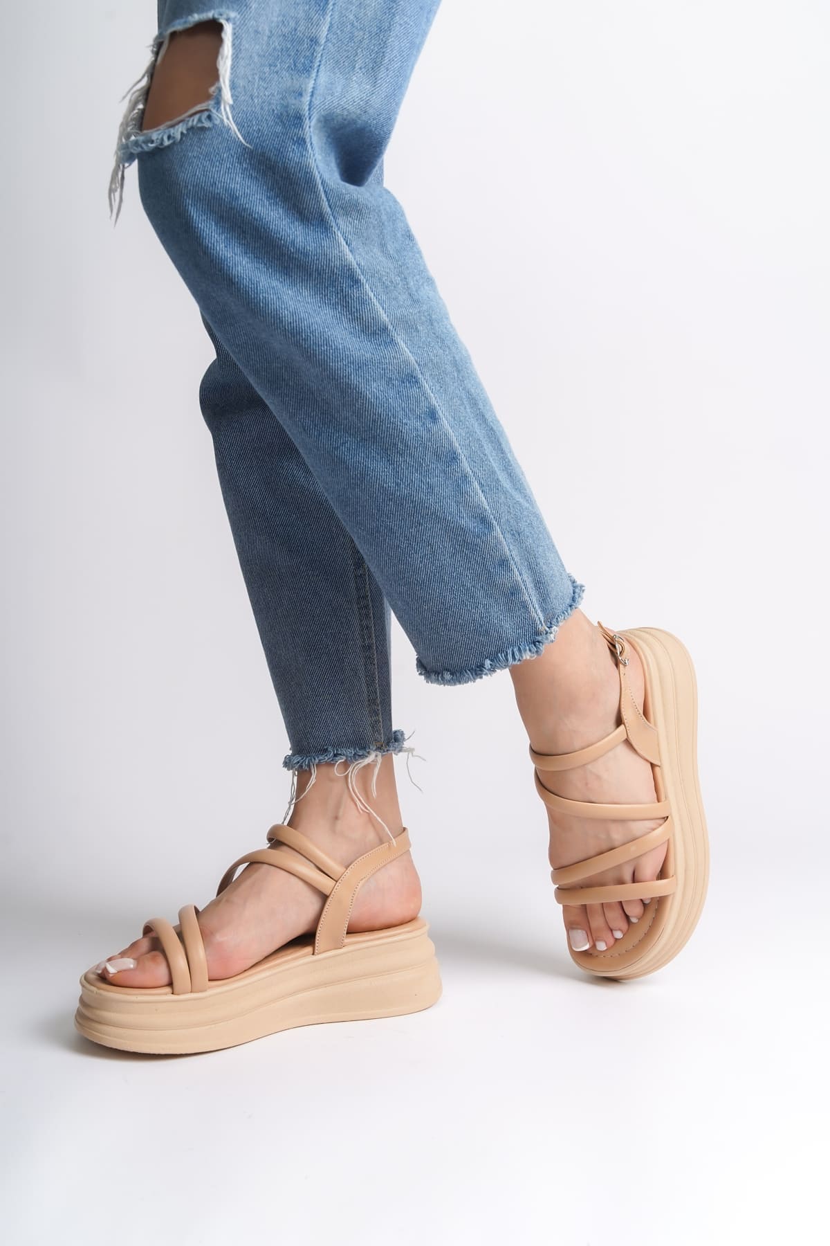 NATALIE İnce Tokalı Şerit Detaylı Ortopedik Taban Kadın Sandalet CTT - Ten - Görsel 2