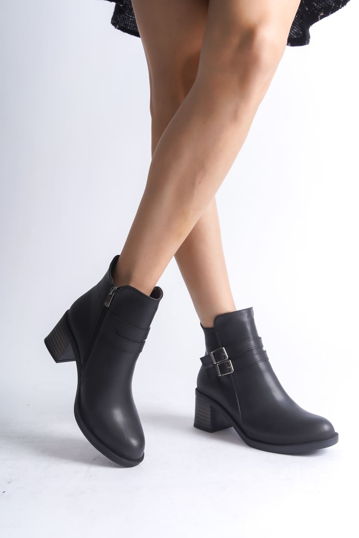 NOEMI Tokalı Fermuarlı Ortopedik Taban Topuklu Kadın Bot CST - Siyah - Görsel 3