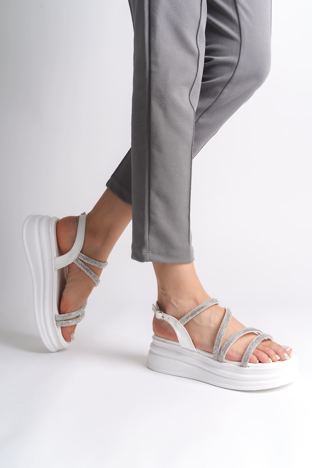 RILEY İnce Tokalı Taşlı Şeritli Ortopedik Taban Kadın Sandalet CBT - Beyaz - Görsel 2