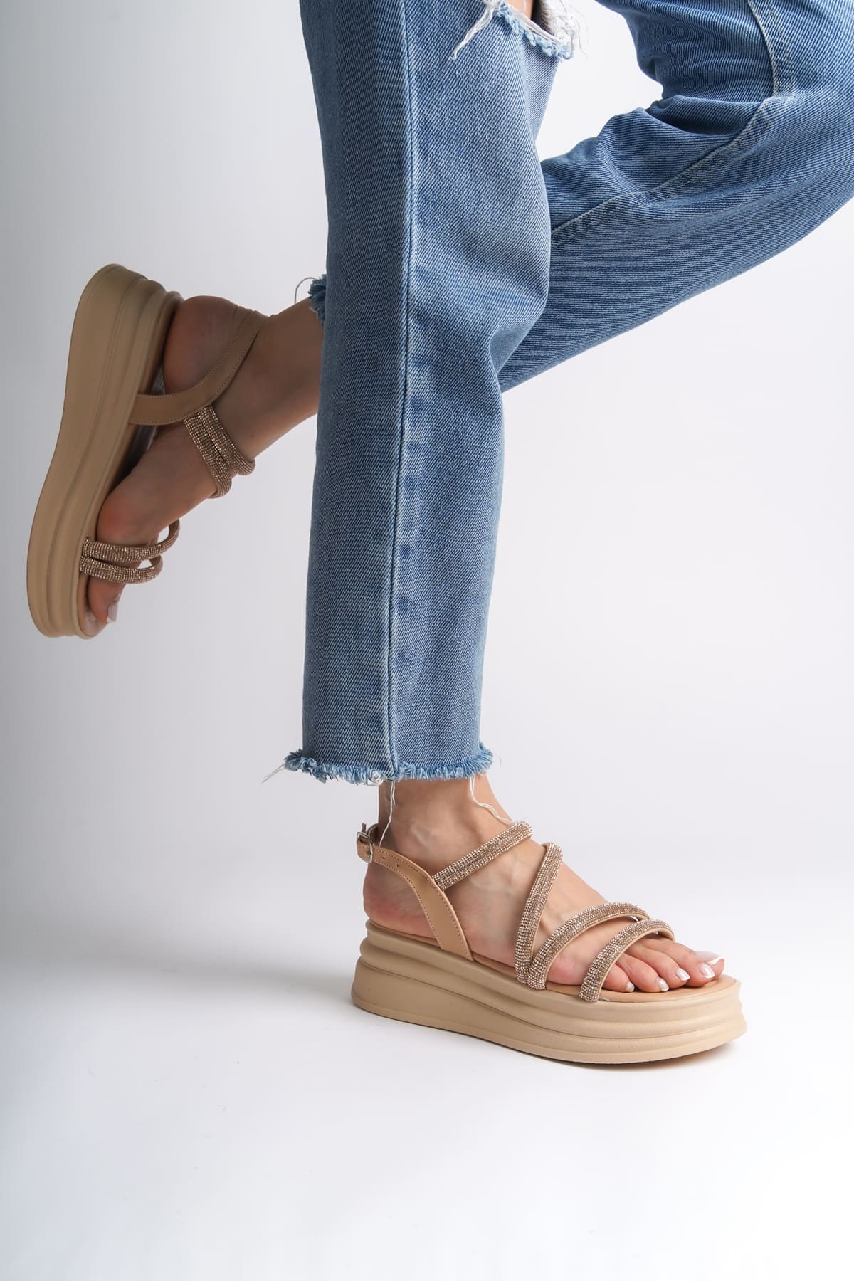 RILEY İnce Tokalı Taşlı Şeritli Ortopedik Taban Kadın Sandalet CTT - Ten - Görsel 2