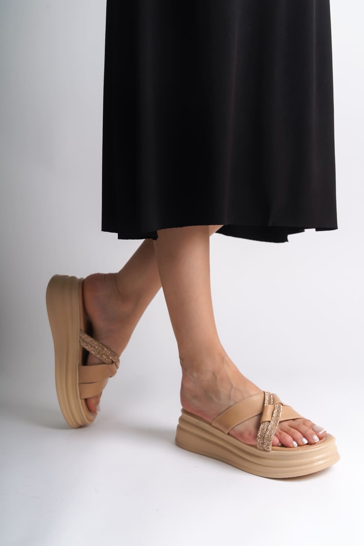 RUBY Düz Topuklu Taşlı Çapraz Şeritli Kalın ve Ortopedik Taban Kadın Terlik CTT - Ten - Görsel 2