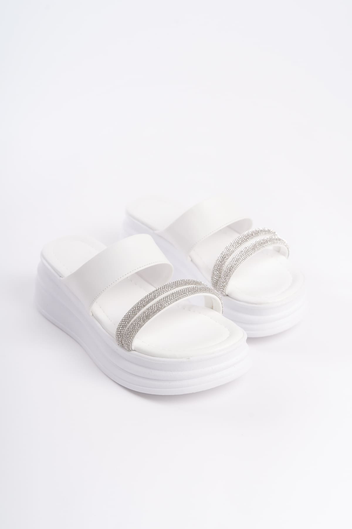 SARAH Düz Topuklu Taşlı Şeritli Kalın ve Ortopedik Taban Kadın Terlik CBT - Beyaz - Görsel 4