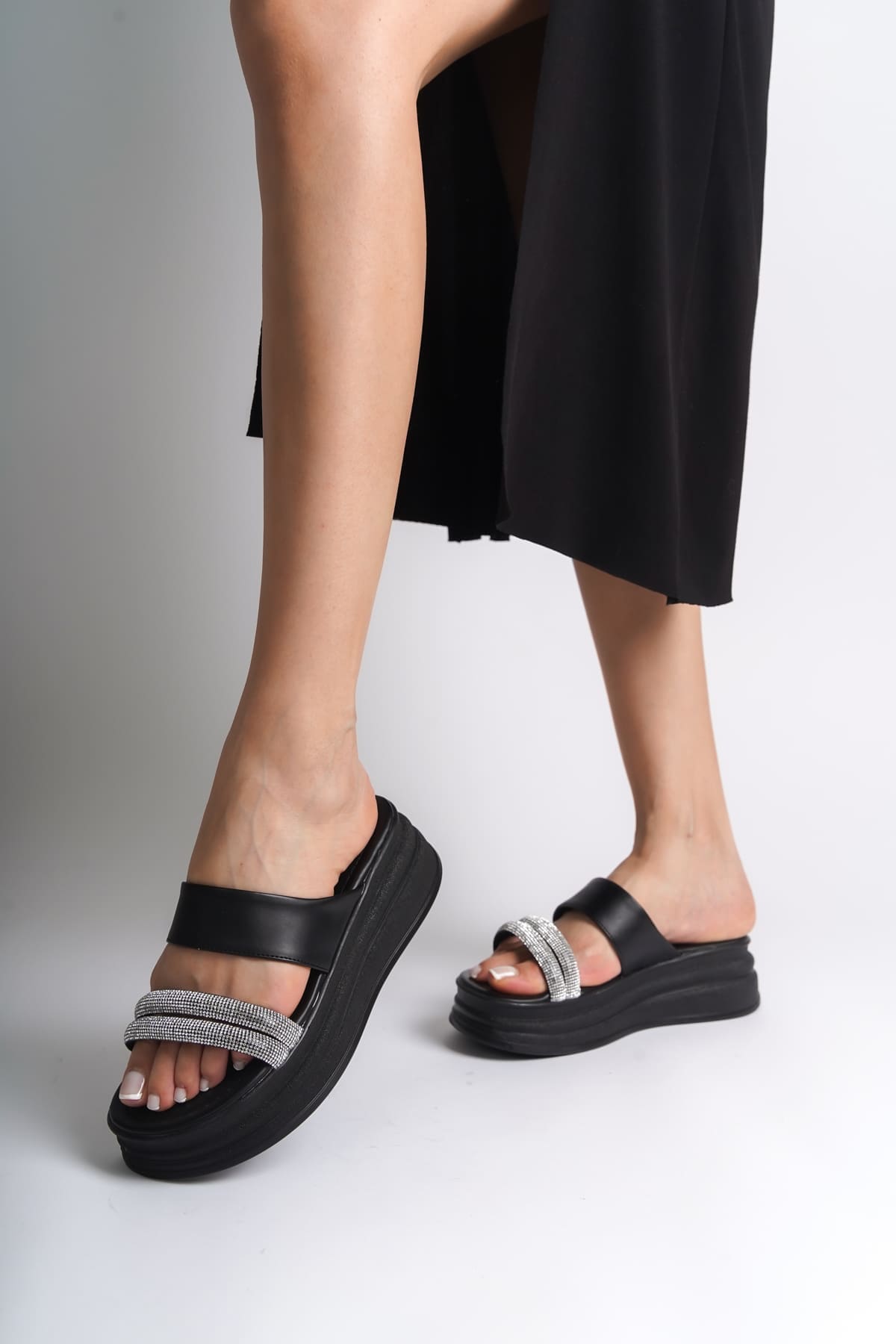 SARAH Düz Topuklu Taşlı Şeritli Kalın ve Ortopedik Taban Kadın Terlik CST - Siyah - Görsel 2
