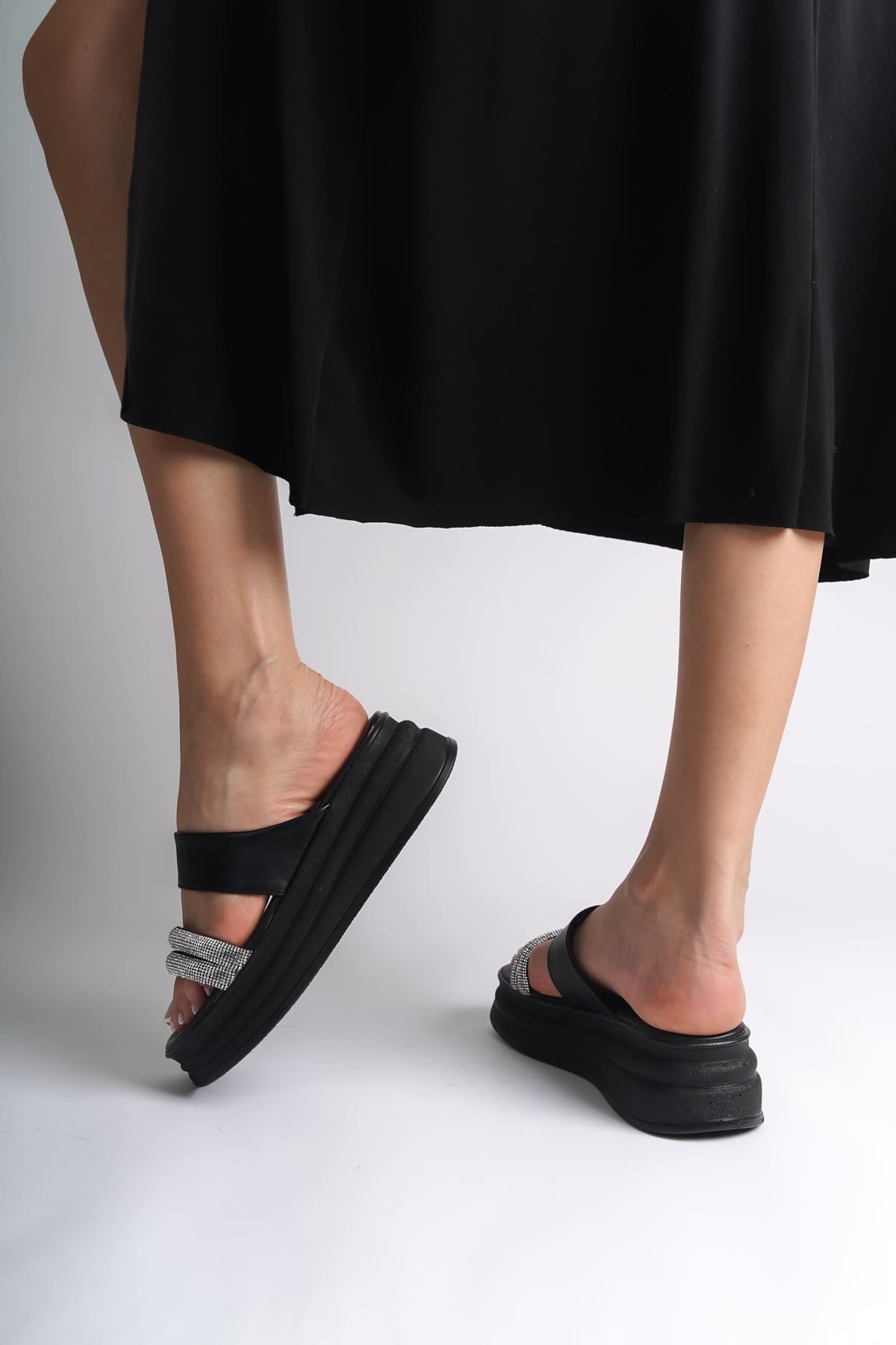 SARAH Düz Topuklu Taşlı Şeritli Kalın ve Ortopedik Taban Kadın Terlik CST - Siyah - Görsel 3