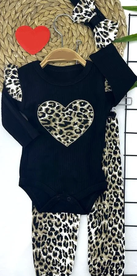 3-6-9-12 Ay Leopar Kalp Desenli Uzun Kollu Body Leopar Pantolon Bandanalı 3lü Kız Bebek Takımı