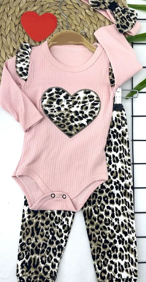 3-6-9-12 Ay Leopar Kalp Desenli Uzun Kollu Body Leopar Pantolon Bandanalı 3lü Kız Bebek Takımı