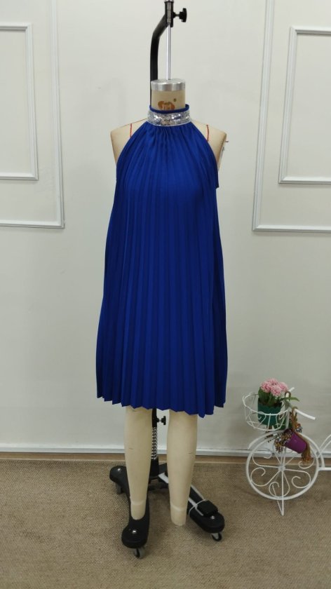 Kadın Balıkçı Yaka Omuzlardan Açık Pılelı Kısa Janjan Krep Elbise - Görsel 6