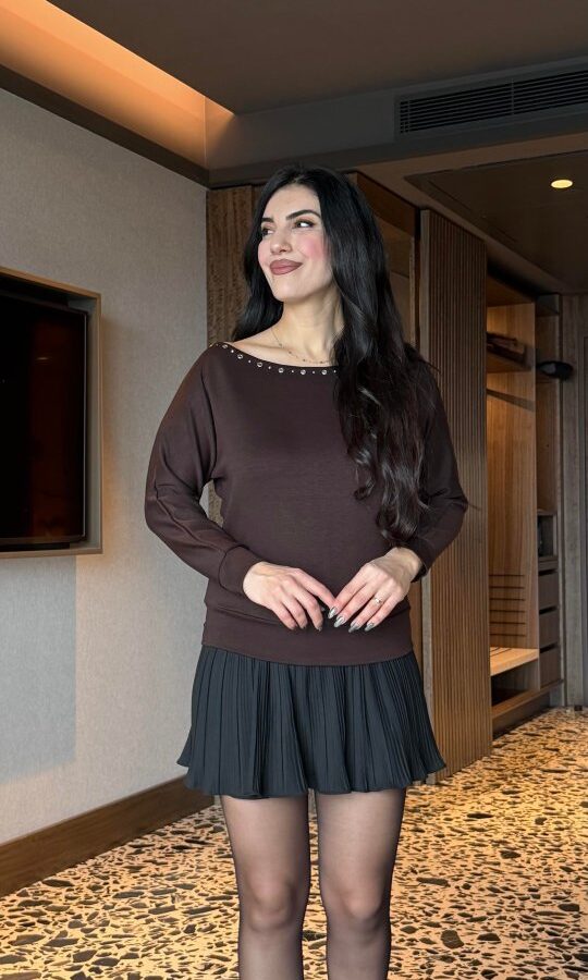 Kadın Uzun Kollu Kayık Yaka Kuş Gözü Detay Bluz