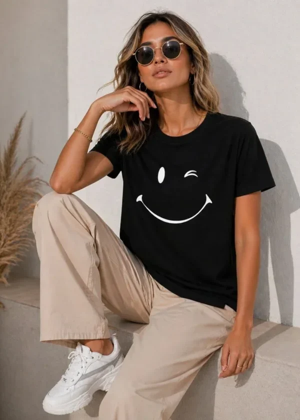 Minimal Gülümseyen Yüz Baskılı Tişört Kısa Kol Yazlık T-Shirt - Siyah
