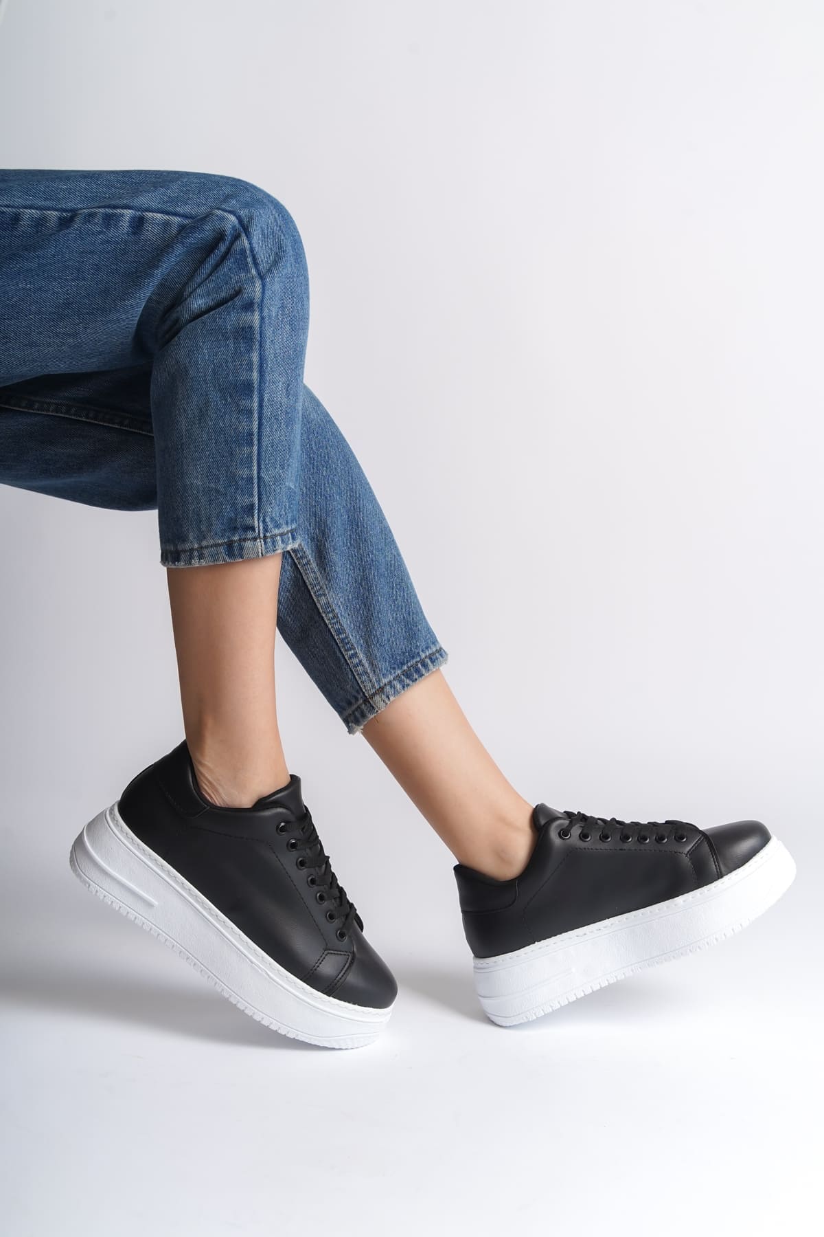 BIANA Bağcıklı Ortopedik Taban Kadın Sneaker Spor Ayakkabı CBT - Siyah - Görsel 3