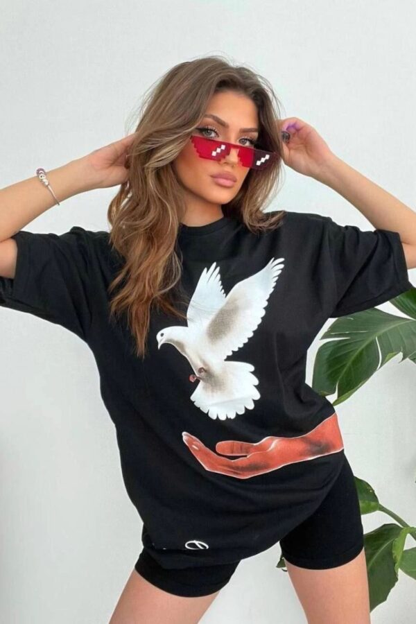 Kadın Kısa Kol Yazlık Tişört Bisiklet Yaka Uzi Güvercin Baskılı T-Shirt - Siyah