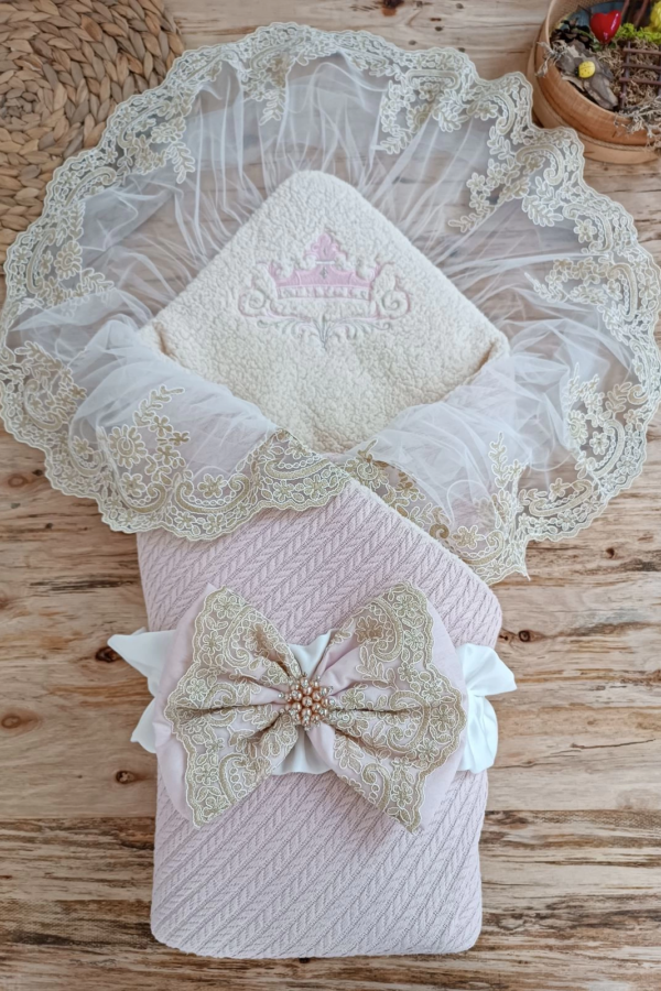 Yenidoğan Kuzulu Taç Nakış Güpürlü Fiyonklu Duvaklı Prizma Taş Unisex Kundak Bebek Battaniyesi Pembe