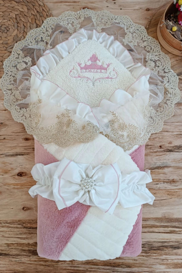 Yenidoğan Wool Yün Kumaş Taç Nakışlı Güpür Duvaklı Fiyonk Prizma Taş Unisex Kundak Bebek Battaniyesi Pembe