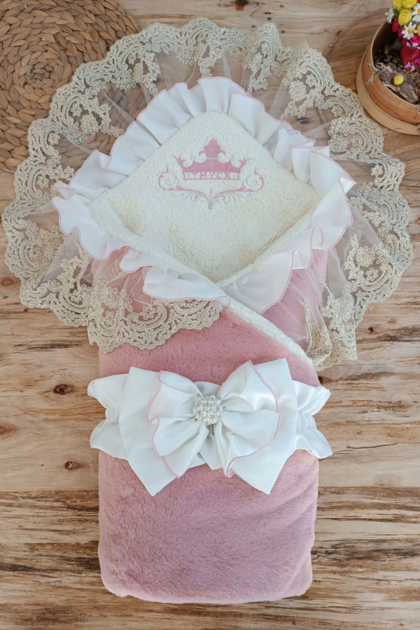 Yenidoğan Wool Yün Kumaş Taç Nakışlı Güpür Duvaklı Fiyonk Prizma Taş Unisex Kundak Bebek Battaniyesi Pembe