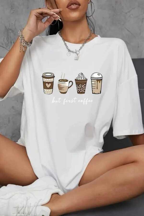 Kadın Kahve Desen Baskılı Tişört Kısa Kol Bisiklet Yaka Oversize T-Shirt - Beyaz
