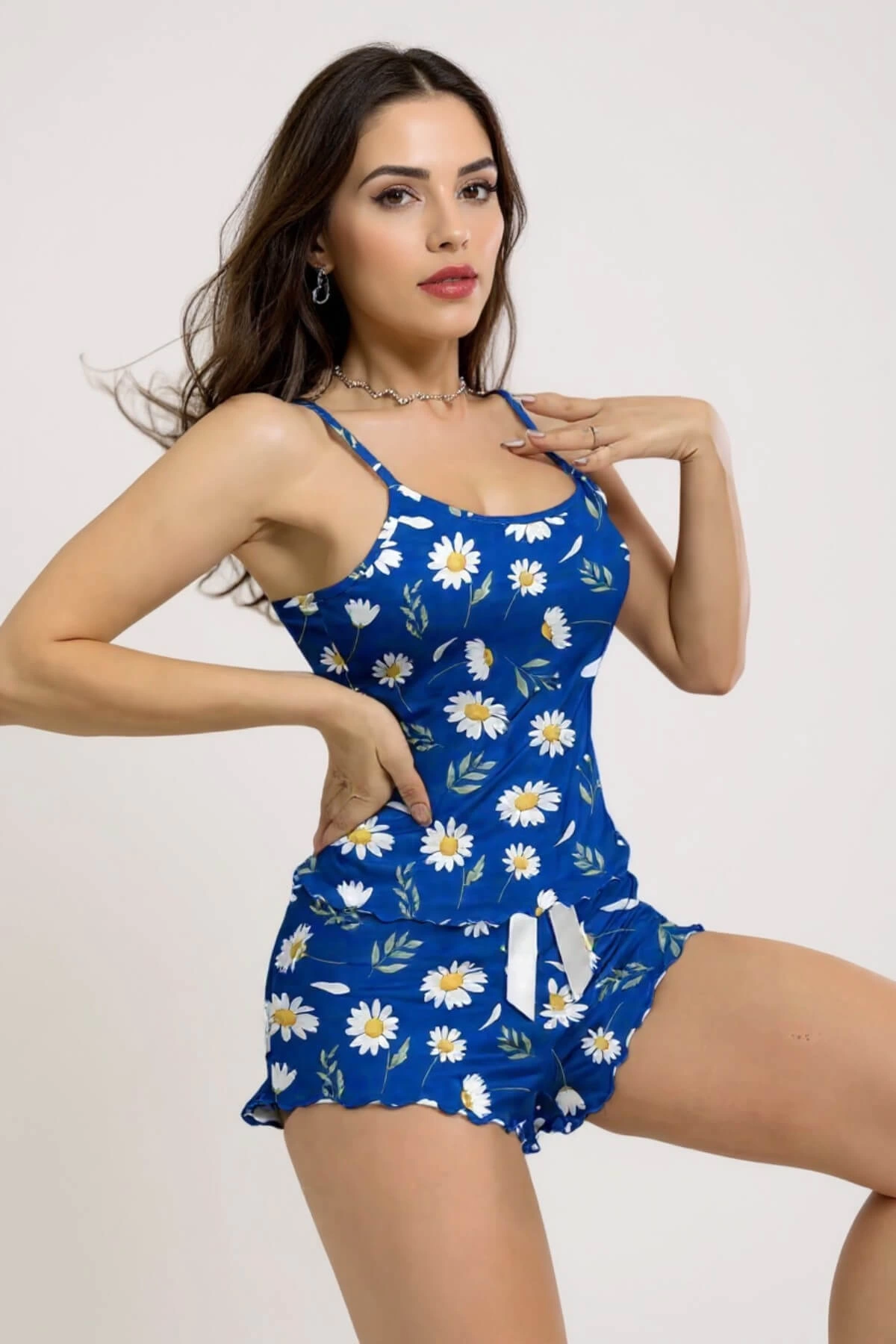 Papatya Desenli Mavi Askılı Şortlu Pijama Takımı - Görsel 3