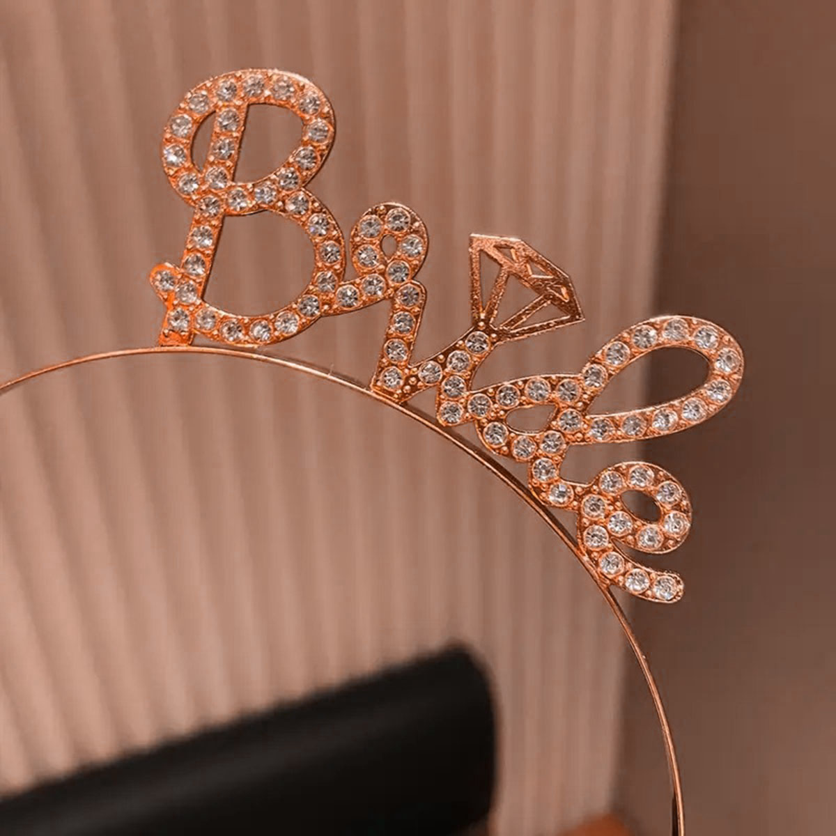 Rose Gold Renkli Taşlı “Bride” – El Yazısı Yazı Tipiyle - Görsel 2