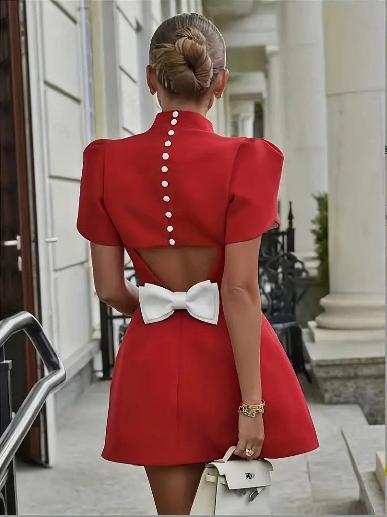 Kadın Kısa Kollu Balıkçı Yaka Arkadan Kelebek Dekolte Detaylı Kısa Atlas Elbise