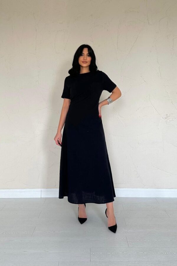 Siyah Pileli Bisiklet Yaka Elbise