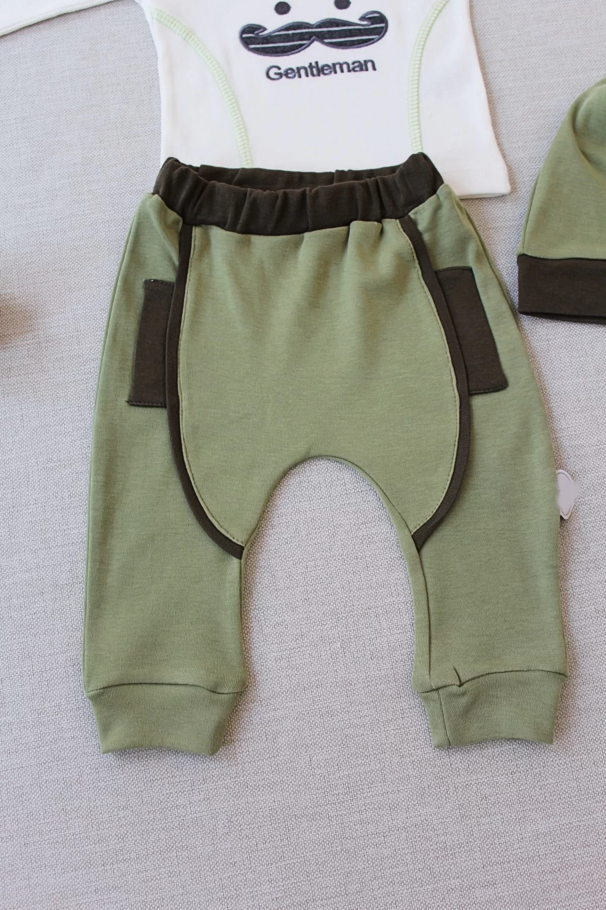 3-6 6-9 9-12 Ay Gentleman Erkek Nakışlı Şapkalı Uzun Kollu Sweat 3lü Erkek Bebek Takımı - Görsel 3