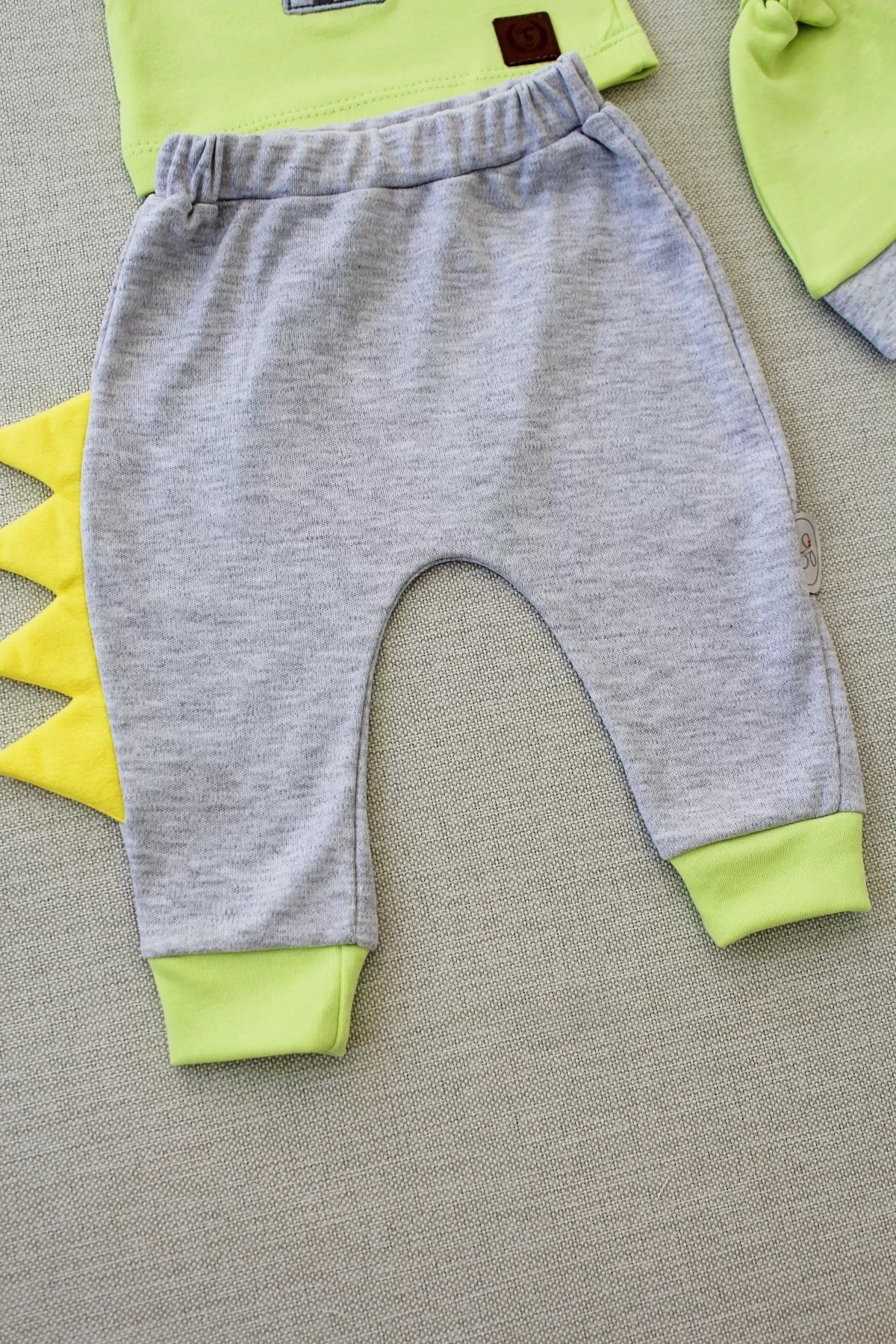 3-6 6-9 9-12 Ay Minik Dino Nakışlı Şapkalı Uzun Kollu Sweat 3lü Kız-erkek Bebek Takımı - Görsel 3