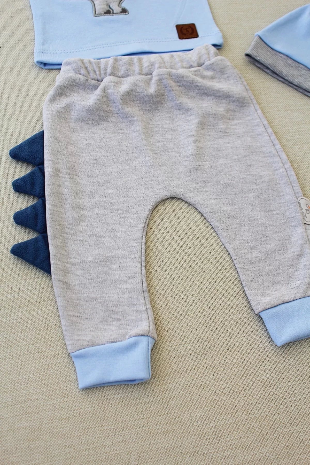 3-6 6-9 9-12 Ay Minik Dino Nakışlı Şapkalı Uzun Kollu Sweat 3lü Kız-erkek Bebek Takımı - Görsel 3