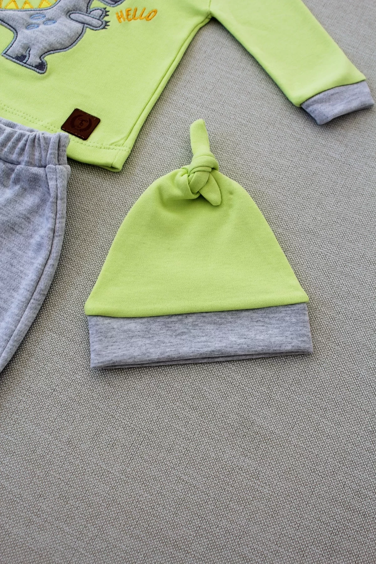 3-6 6-9 9-12 Ay Minik Dino Nakışlı Şapkalı Uzun Kollu Sweat 3lü Kız-erkek Bebek Takımı - Görsel 4