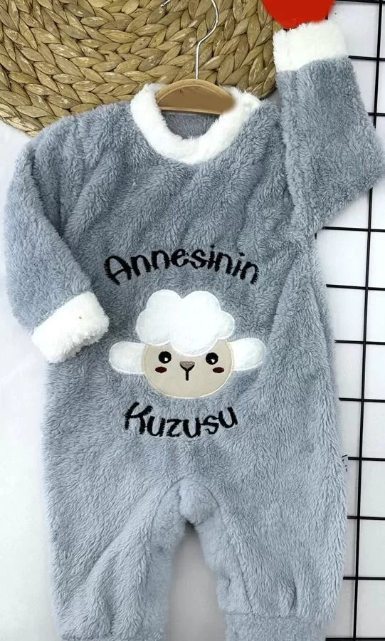 3-6-9-12 Ay Kuzu Tüylü Kumaş Annesinin Kuzusu Nakışlı Alttan Çıtçıtlı Kız Erkek Bebek Tulumu Gri
